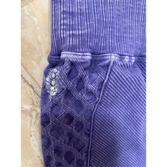 New Free People Movement Mid Rise New Free People Cropped leggings size XS/S - Picture 5 of 13